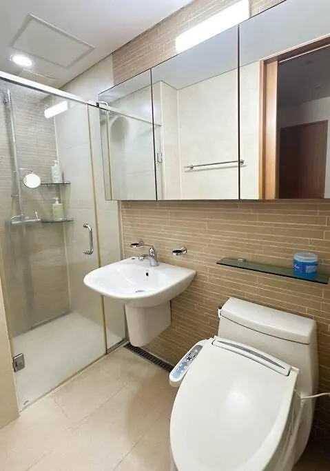 Spacious & Modern Family Retreat Seoul Apartment