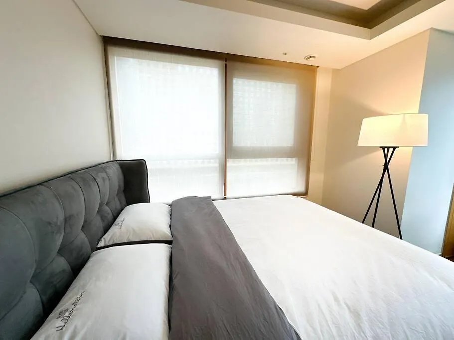 Spacious & Modern Family Retreat Seoul