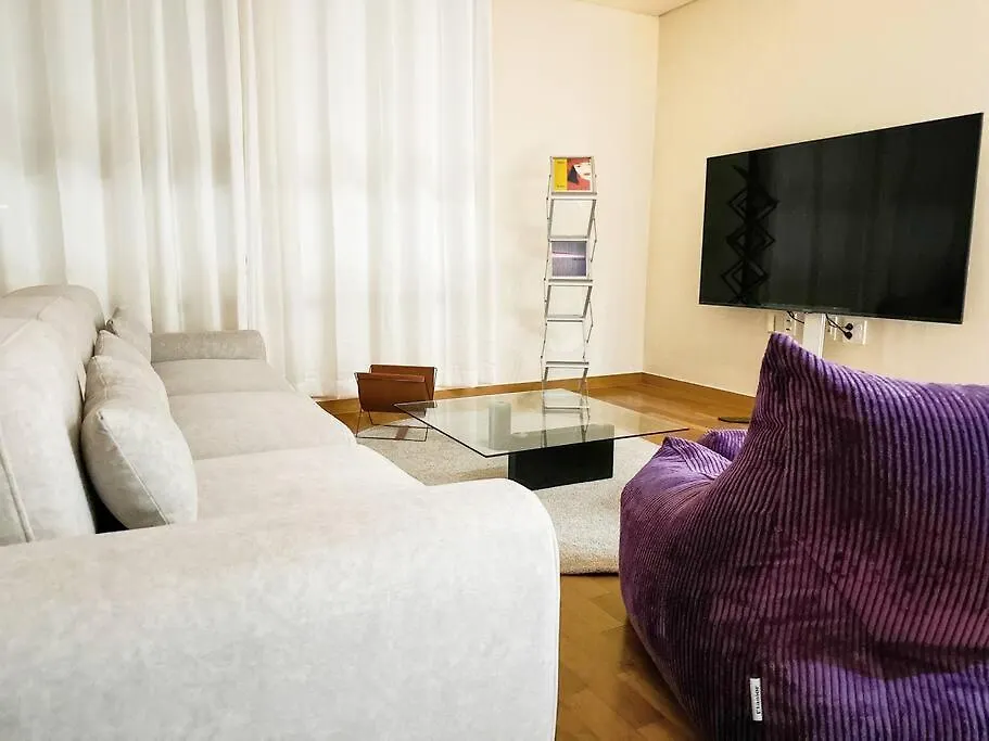 Apartment Spacious & Modern Family Retreat Seoul