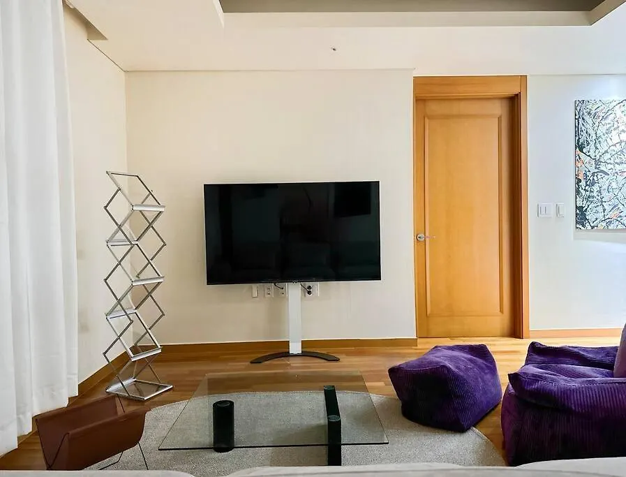 Spacious & Modern Family Retreat Seoul Apartment