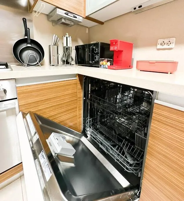 Apartment Spacious & Modern Family Retreat Seoul